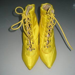 Cape Robbin Gigi-135 Yellow Lace Up Pointed Pointy Toe Puffer Ankle Boots Size 6